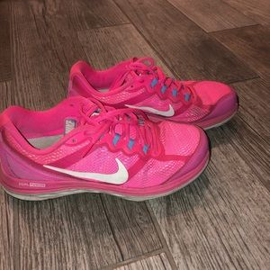 Nike dual fusion size 8 (ladies) hot pink